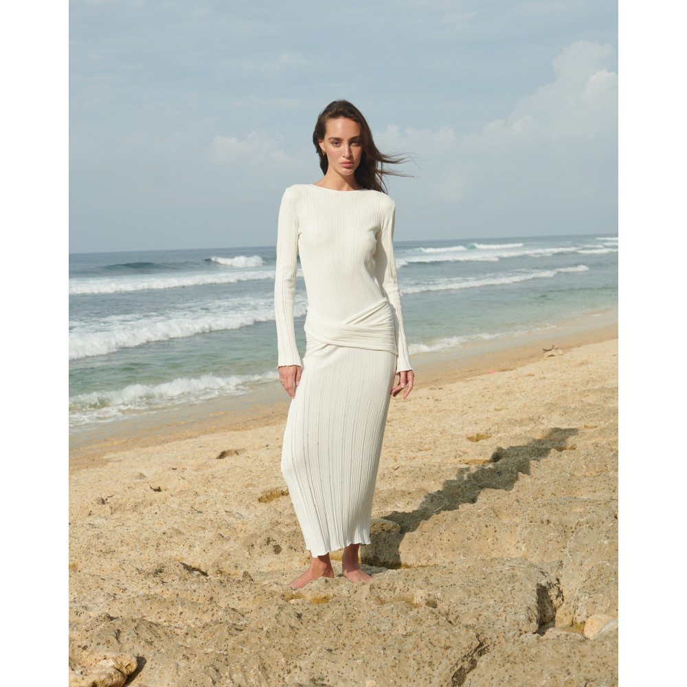 Платье с баской белое