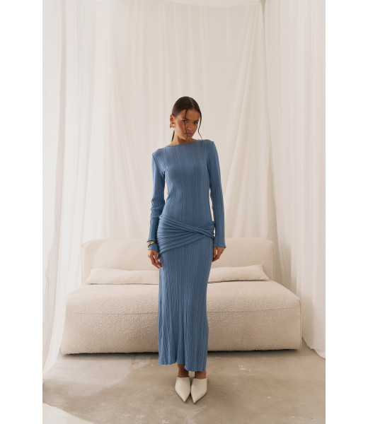 Платье с баской голубое