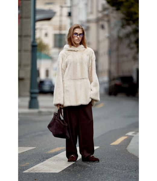 1. Худи из норки молочная