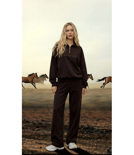 1. Костюм спортивный коричневый